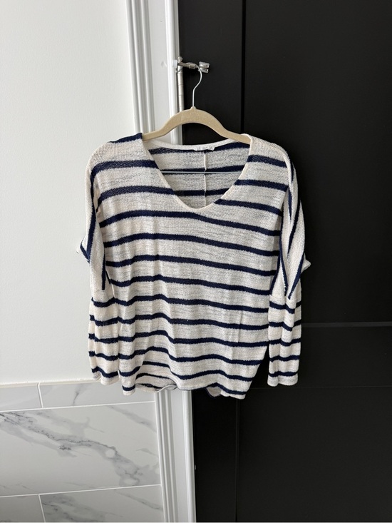 Enti Sweaters - Striped V-Neck Women's Sweater - Navy and Cream